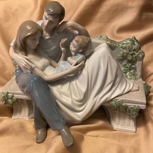 Lladro A Priceless Moment Couple Figurine.